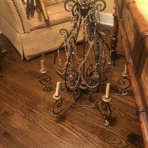 Gorgeous Chadelier - Picture 4 of 4